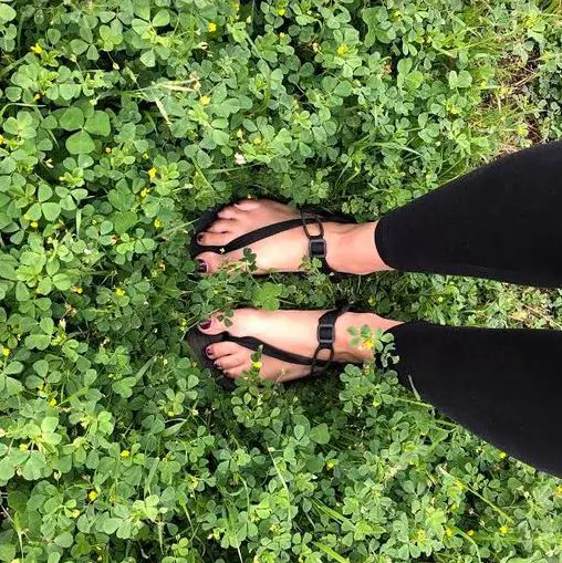 Best Minimalist Travel Shoes | Unshoes Review | An Adventure is Calling